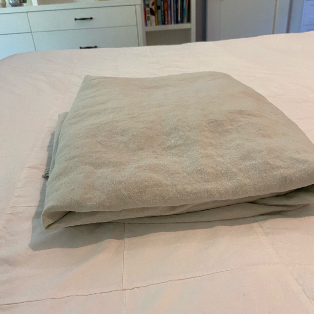 Pale green linen sheet. Flat King/Cal King.